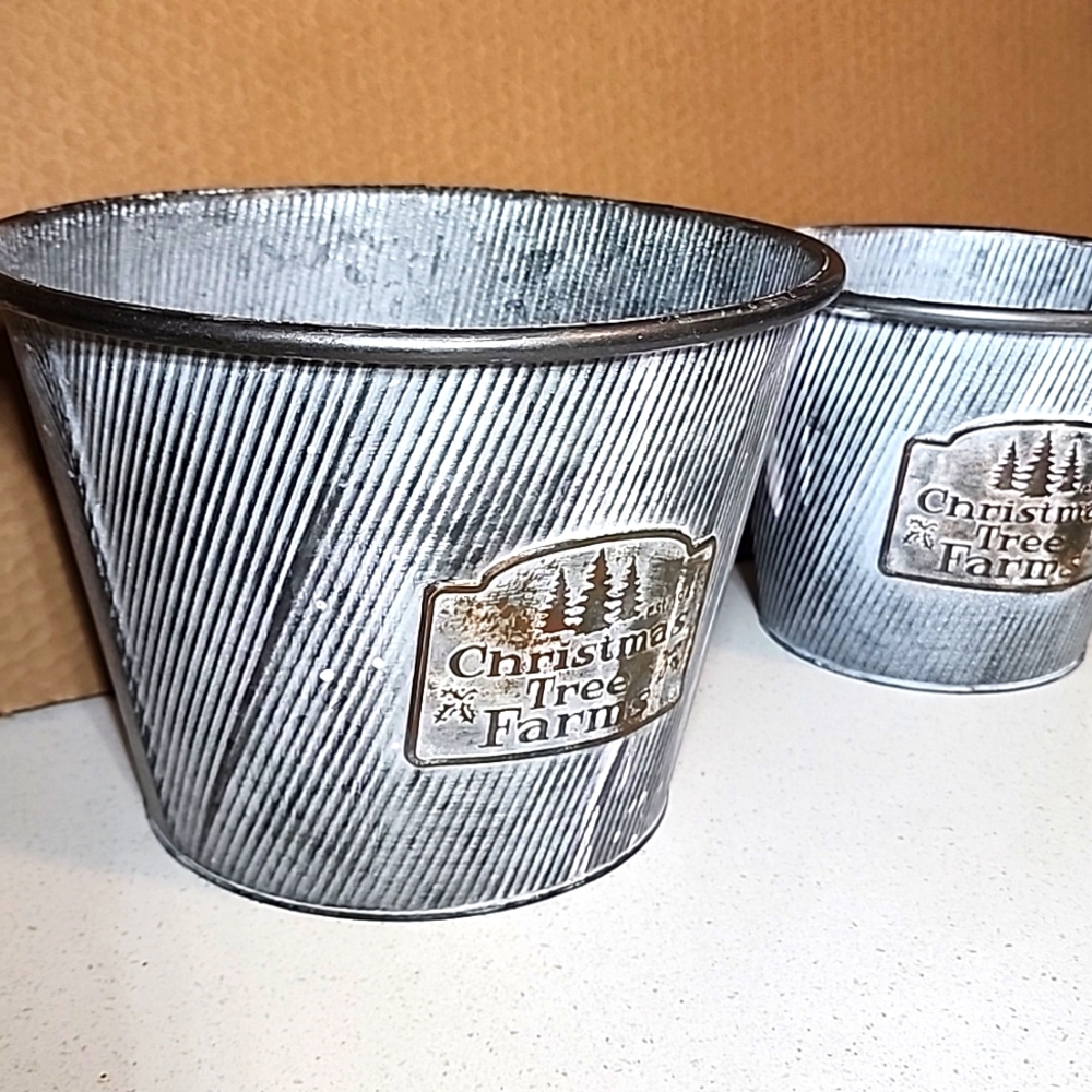 Galvanized Ribbed Metal Pots 2pc New. 10 and 8 inches